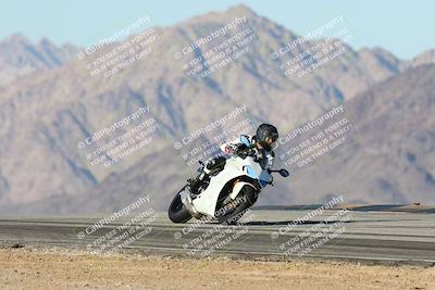 media/Dec-01-2025-Moto Forza (Mon) [[2daa91e15f]]/3-Beginner Group/Session 4 Turn 9/
